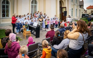 "SÍPPAL, DOBBAL, ÉNEKSZÓVAL"  teraszkoncert