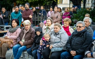 "SÍPPAL, DOBBAL, ÉNEKSZÓVAL"  teraszkoncert