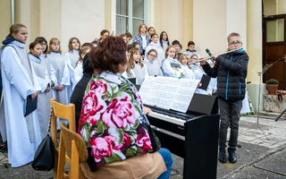 "SÍPPAL, DOBBAL, ÉNEKSZÓVAL"  teraszkoncert