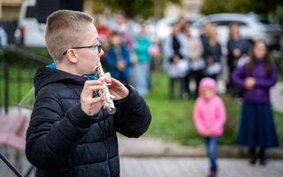 "SÍPPAL, DOBBAL, ÉNEKSZÓVAL"  teraszkoncert