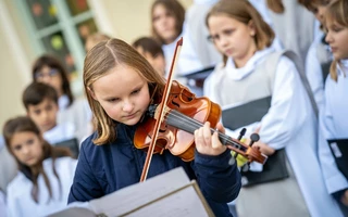 "SÍPPAL, DOBBAL, ÉNEKSZÓVAL"  teraszkoncert