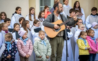 "SÍPPAL, DOBBAL, ÉNEKSZÓVAL"  teraszkoncert